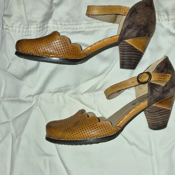 L'ARTISTE Brown Perforated Scallop Ankle-Strap Heels - Picture 3 of 7